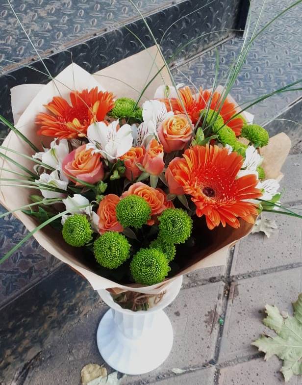 Букет цветов из: Герберы, Хризантемы, Альстромерии и Розы в Серпухове