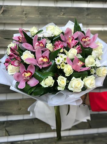 Букет цветов из: Розы и Хризантемы в Серпухове
