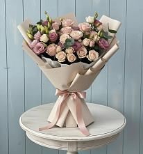 Букет цветов из:  Розы и Лизиантусы в Серпухове