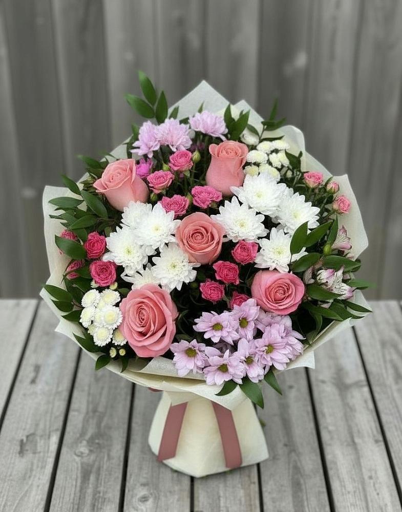 Букет цветов из: Альстромерии, Гвоздики, Розы и Хризантемы в Серпухове