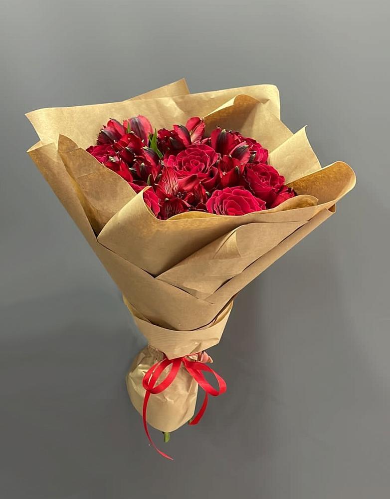 Букет цветов из: Альстромерии и Розы в Серпухове