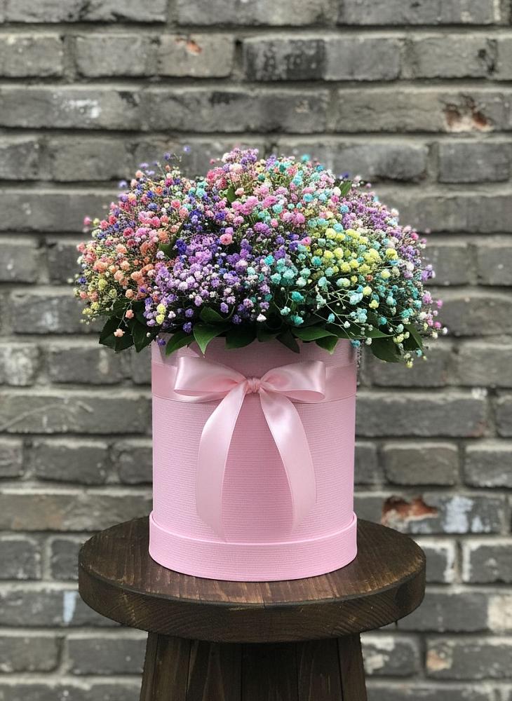 Цветочная композиция из Гипсофила и Розы в шляпной коробке в Серпухове