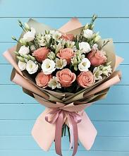 Букет цветов из:  Розы, Альстромерии и Лизиантусы в Серпухове