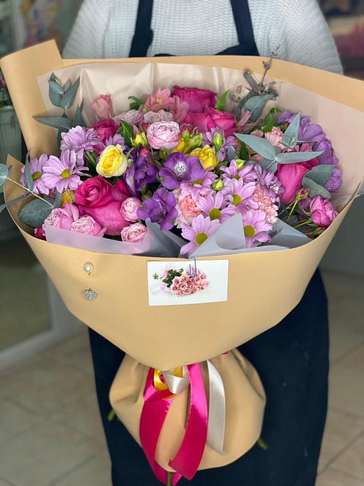 Букет цветов из: Хризантемы, Гвоздики и Альстромерии в Серпухове