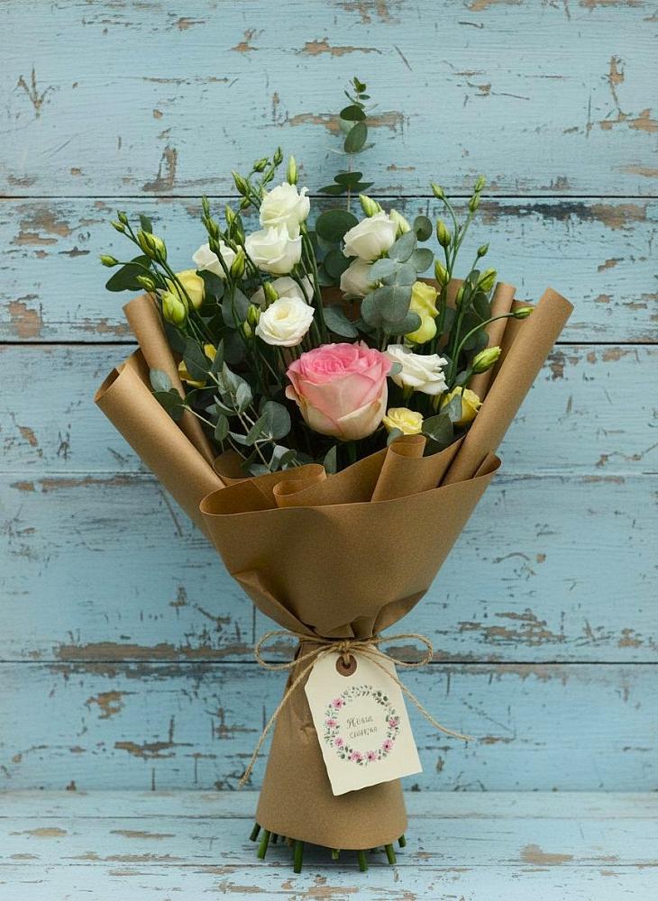 Букет цветов из: Розы и Лизиантусы в Серпухове