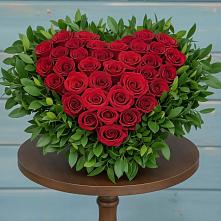 Цветочная композиция из Розы в виде сердца в Серпухове