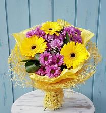 Букет цветов из:  Хризантемы и Герберы в Серпухове
