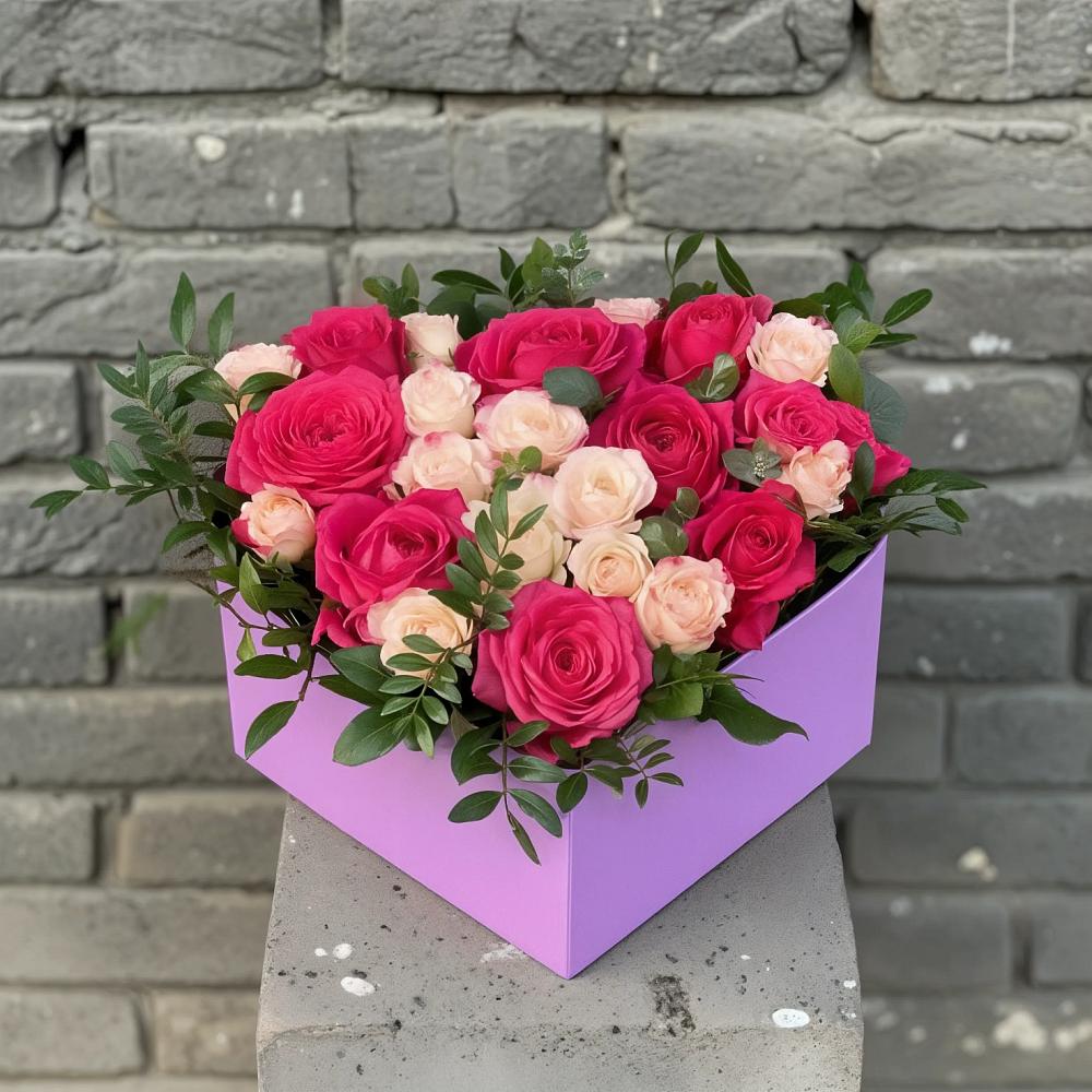 Цветочная композиция из Розы в коробке в Серпухове
