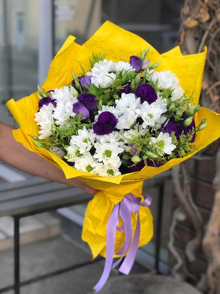 Букет цветов из: Ирисы, Хризантемы и Ромашки в Серпухове