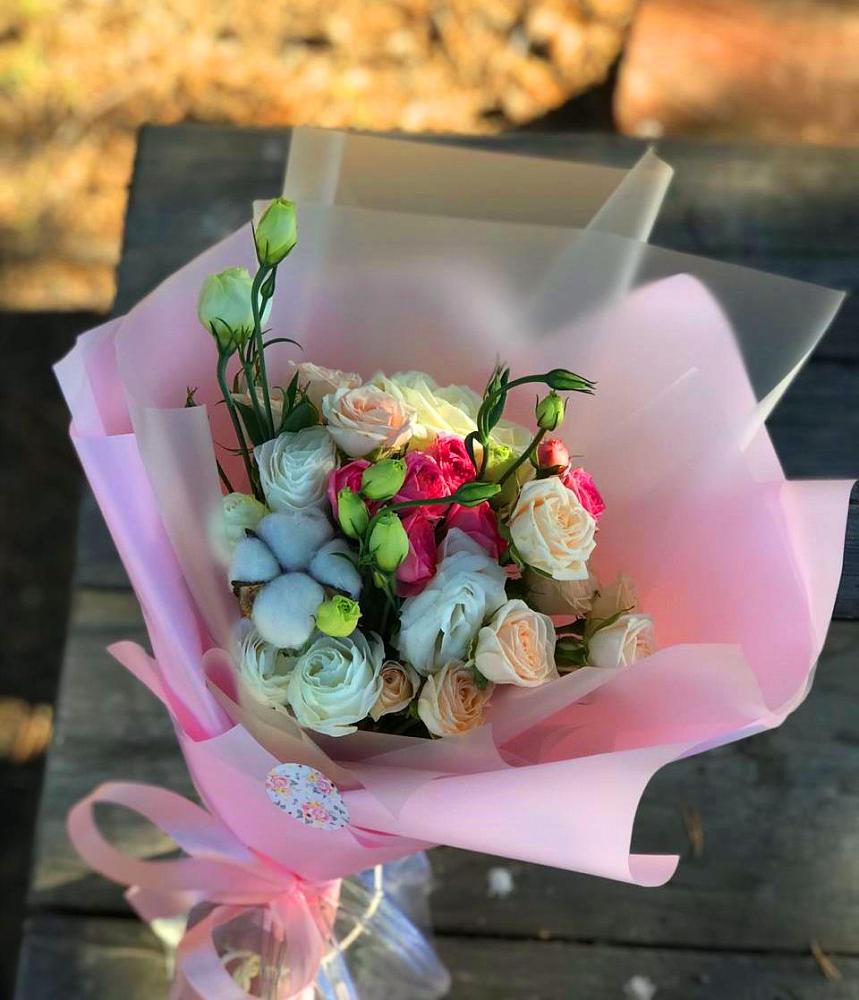 Букет цветов из: Розы и Лизиантусы в Серпухове