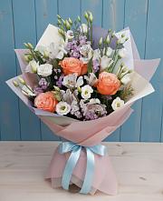 Букет цветов из:  Лизиантусы, Розы, Альстромерии и Гипсофила в Серпухове