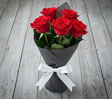 Букет 5 Красных роз Эдлесс Лав в Серпухове