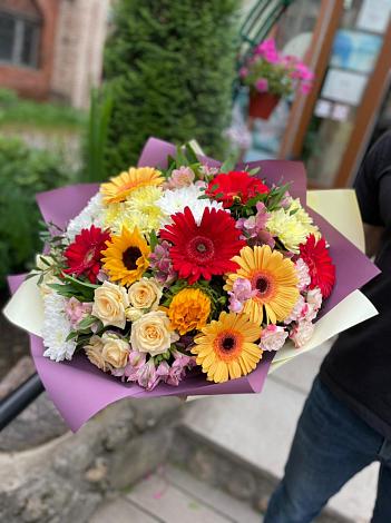 Букет цветов из: Герберы, Ромашки, Хризантемы, Розы и Подсолнухи в Серпухове
