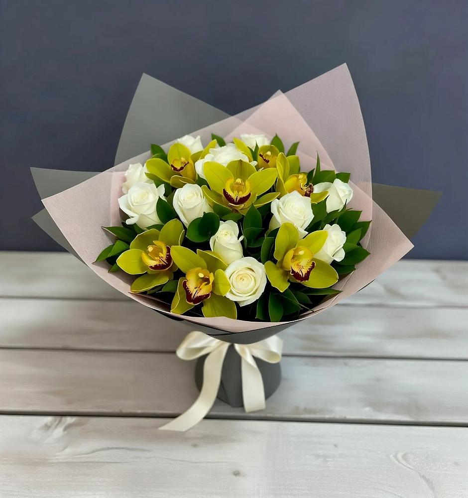 Букет цветов из: Орхидеи и Розы в Серпухове