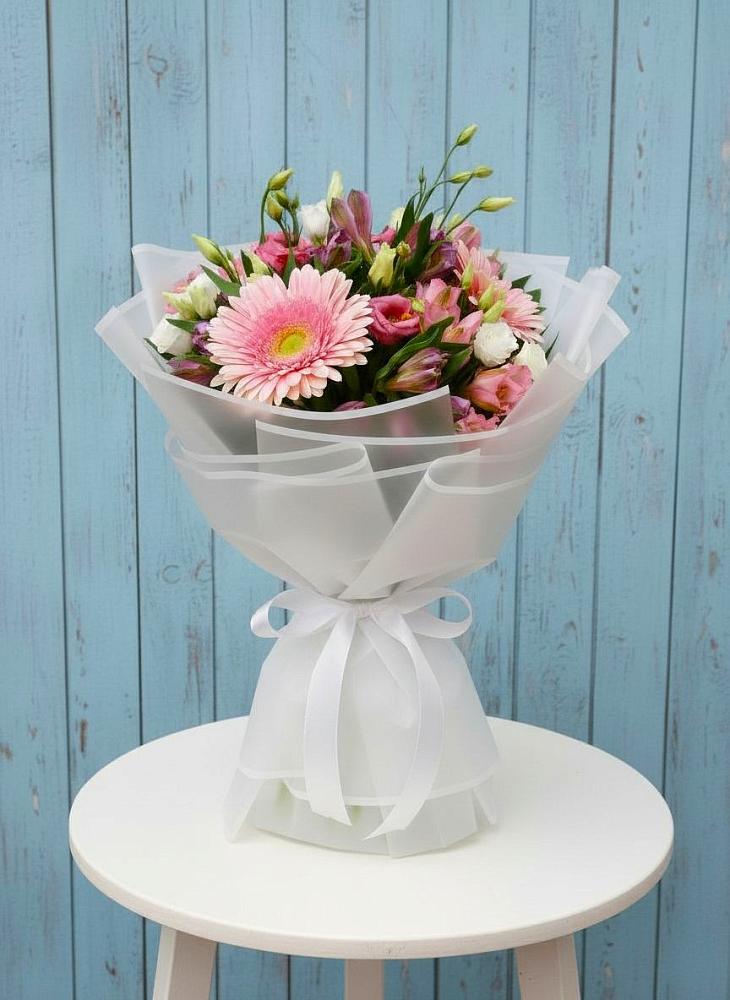 Букет цветов из: Герберы, Альстромерии и Лизиантусы в Серпухове