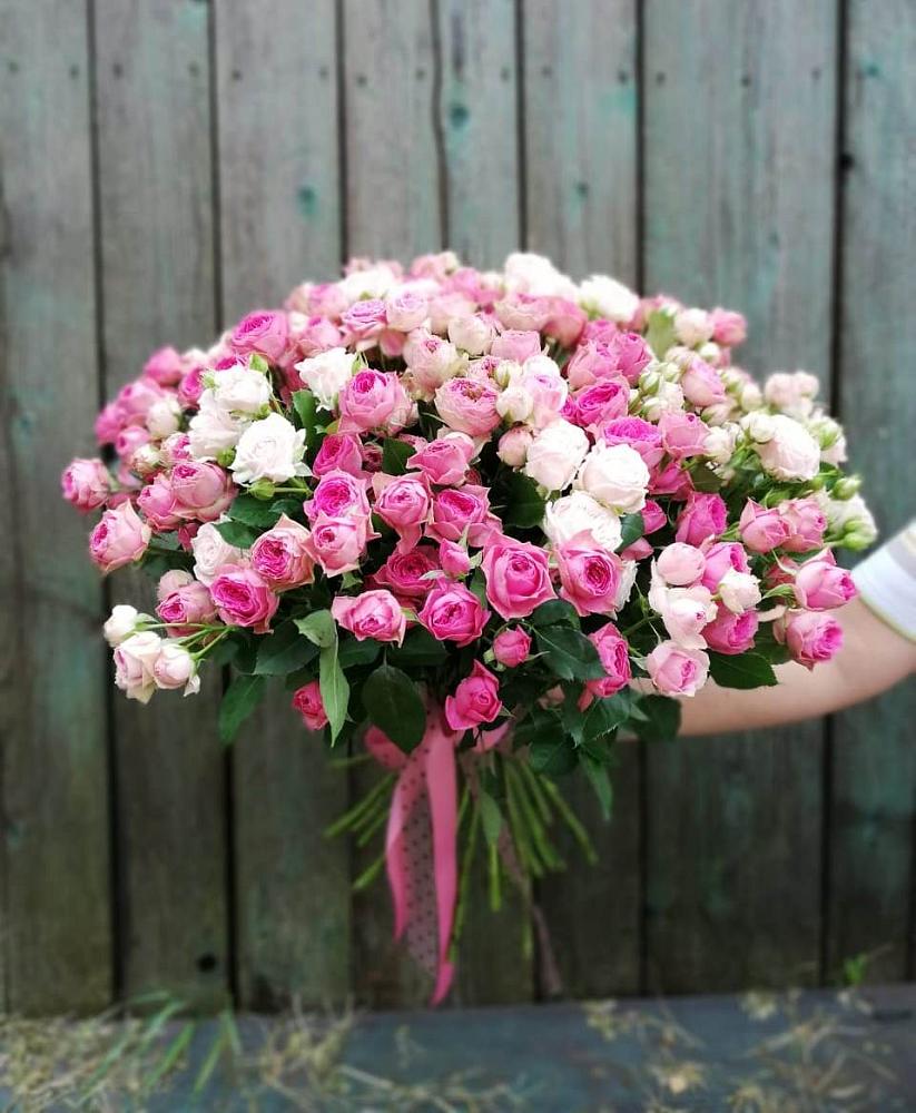 Букет Розовые кустовые розы Натали и Лав Лидия в Серпухове