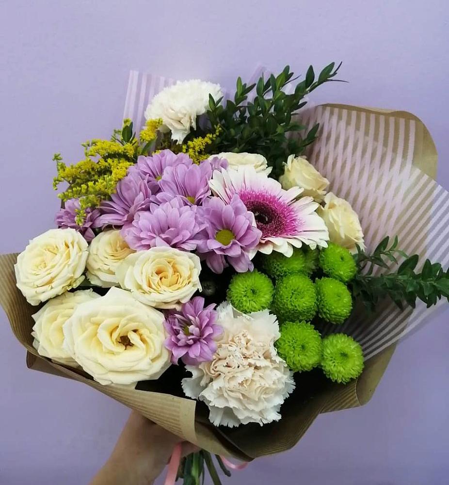 Букет цветов из: Хризантемы, Розы, Гвоздики и Герберы в Серпухове