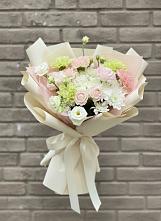 Букет цветов из:  Гвоздики, Розы, Лизиантусы и Хризантемы в Серпухове