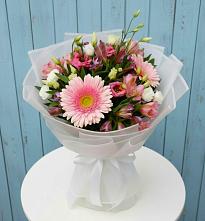 Букет цветов из:  Герберы, Альстромерии и Лизиантусы в Серпухове