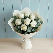Букет Белые розы в Эвкалипте в Серпухове