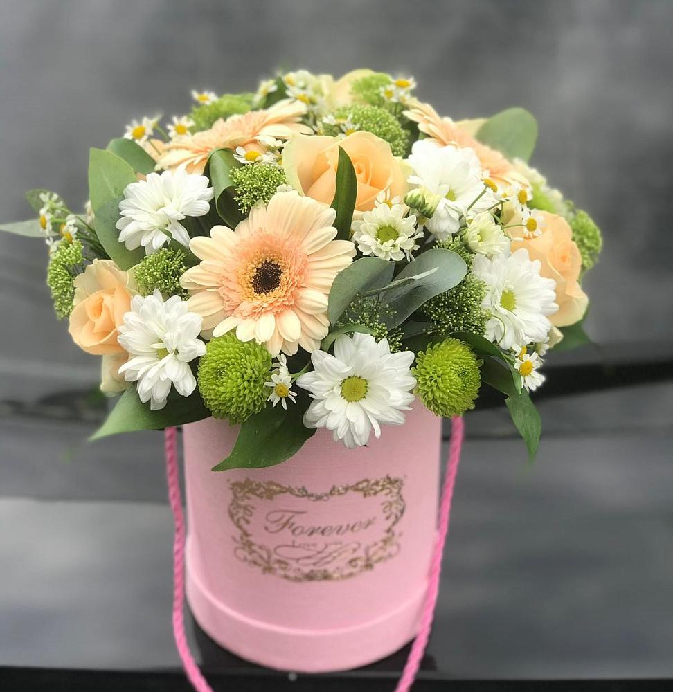 Цветочная композиция из Розы, Герберы и Хризантемы в шляпной коробке в Серпухове