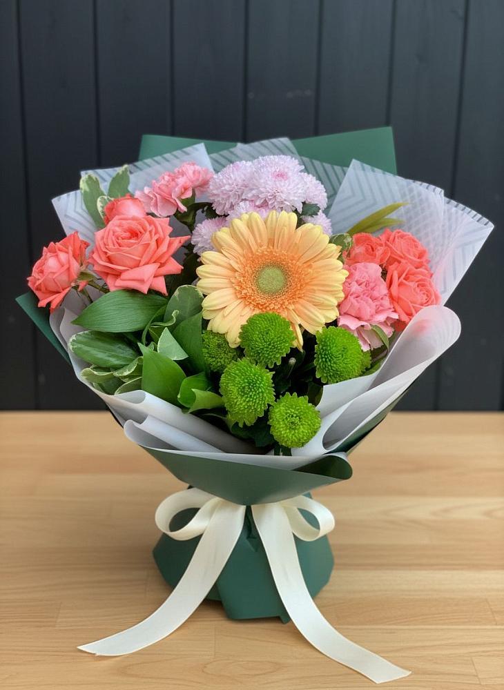 Букет цветов из: Гвоздики, Розы, Герберы и Хризантемы в Серпухове