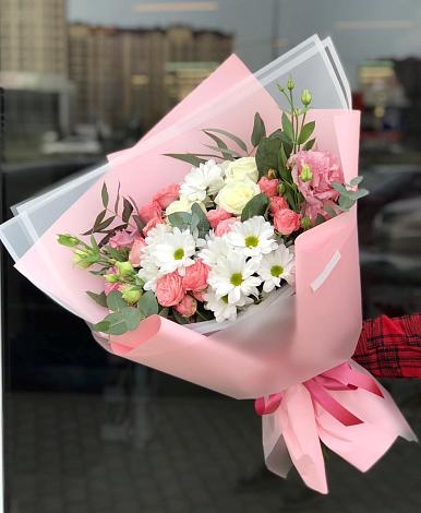 Букет цветов из: Розы, Лизиантусы и Хризантемы в Серпухове
