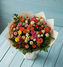 Букет Микс из разноцветных кустовых роз в Серпухове
